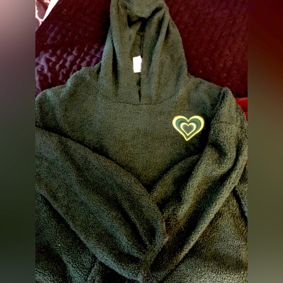 Green sweater - Picture 1 of 2